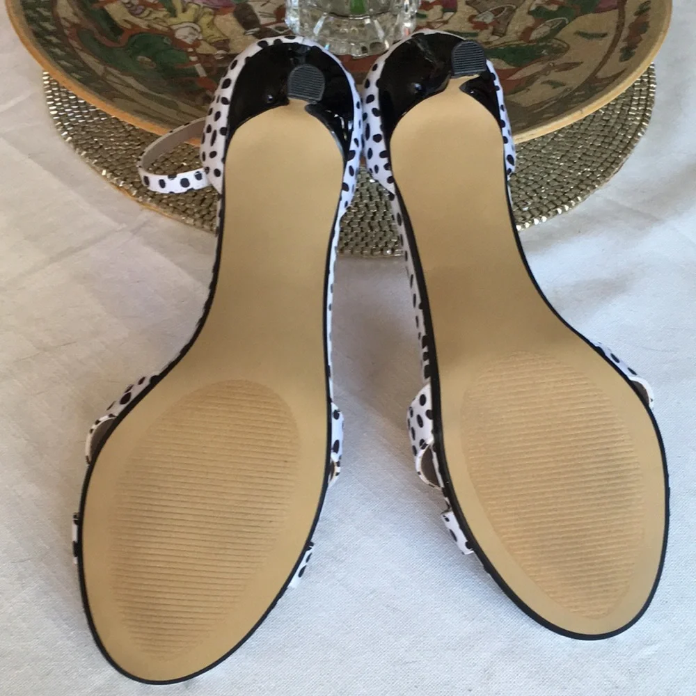 Betsy Johnson Ankle Strap ,B & W Satin, High Gloss Black Heel 2.5”, Size 9M - Picture 5 of 7